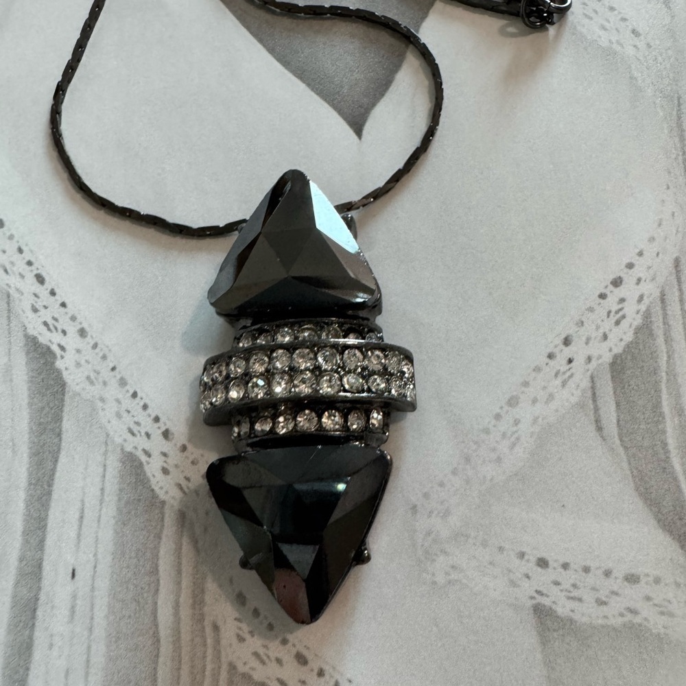Banana Republic (retail store) Elegant Black and Silver Pendant Necklace - Picture 4 of 5